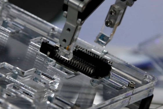 注塑模具首選鴻仁威爾