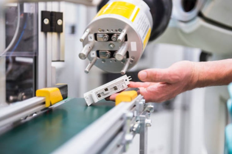 注塑模具首選鴻仁威爾