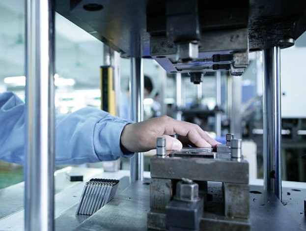 注塑模具首選鴻仁威爾