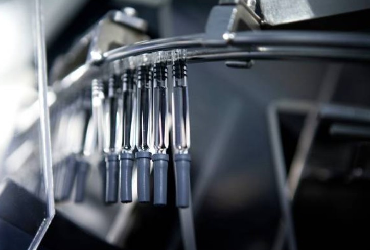 注塑模具首選鴻仁威爾