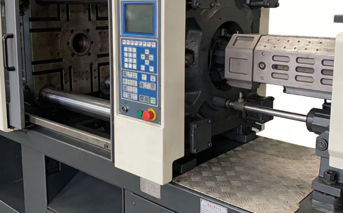 注塑模具首選鴻仁威爾