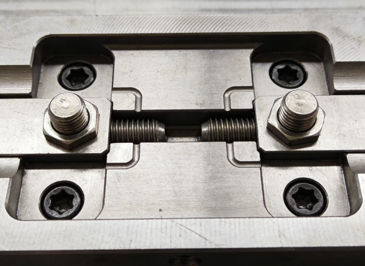 注塑模具首選鴻仁威爾