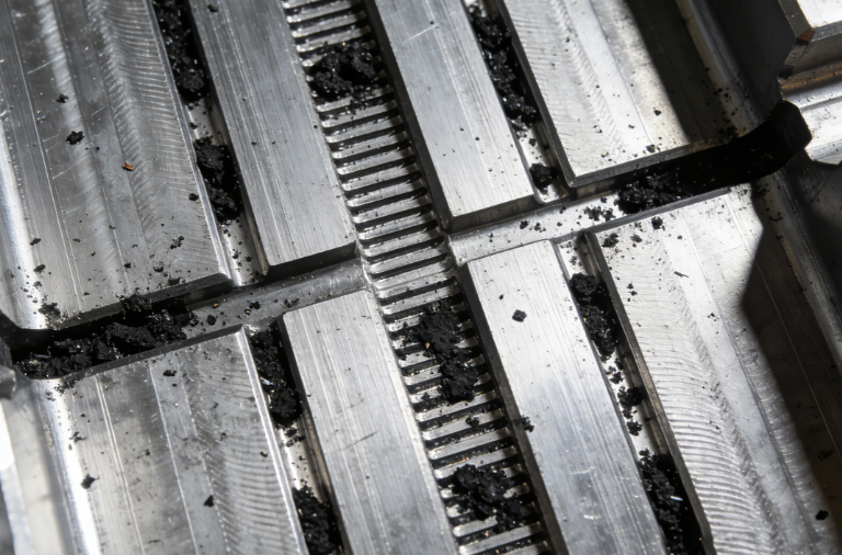 注塑模具首選鴻仁威爾