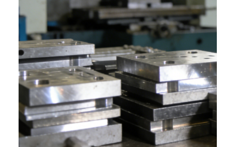 Guide to Mold Steel Selection for Low-Temperature Injection Molding